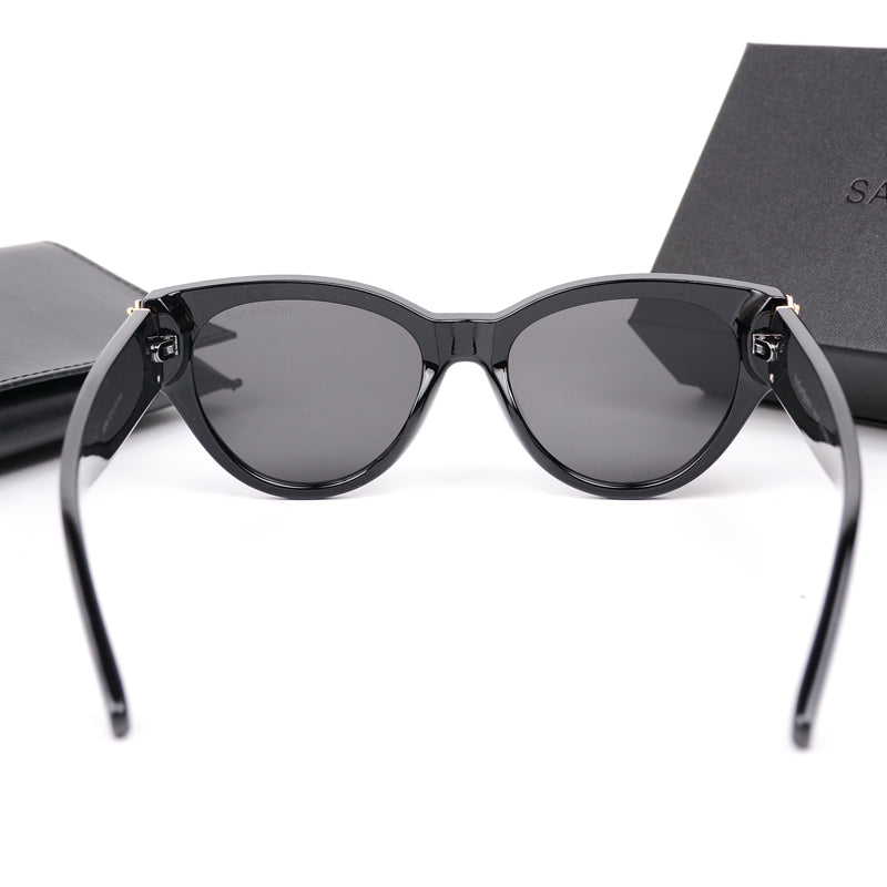 Fashionable new cat-eye sunglasses