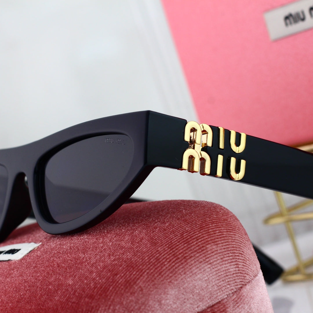 Rectangular Gold-tone Logo Emblems Fashion Sunglasses